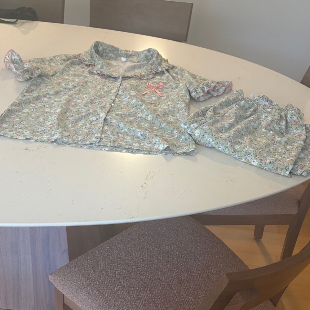 Floral Button-Up Pajama set with Pink Bow size small EUC